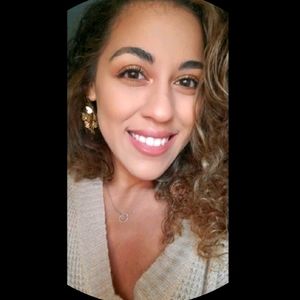 Meet your Posher, Yesenia